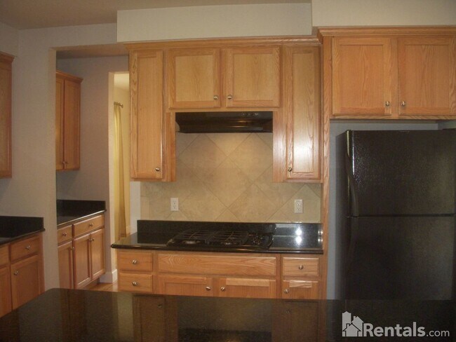 Building Photo - Gorgeous Stapleton Townhome!