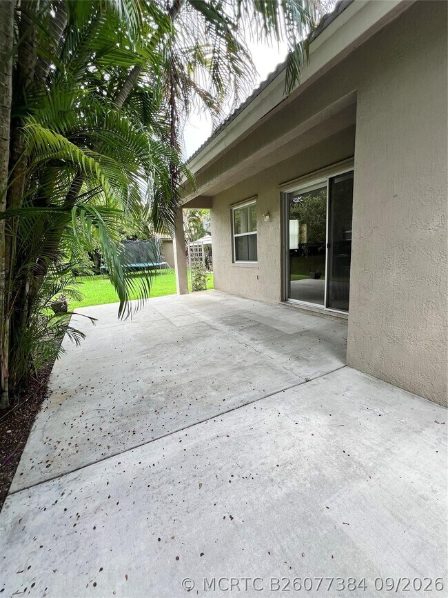Building Photo - 7953 NW 70th Ave