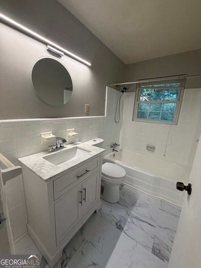 Building Photo - 2726 Hollywood Dr