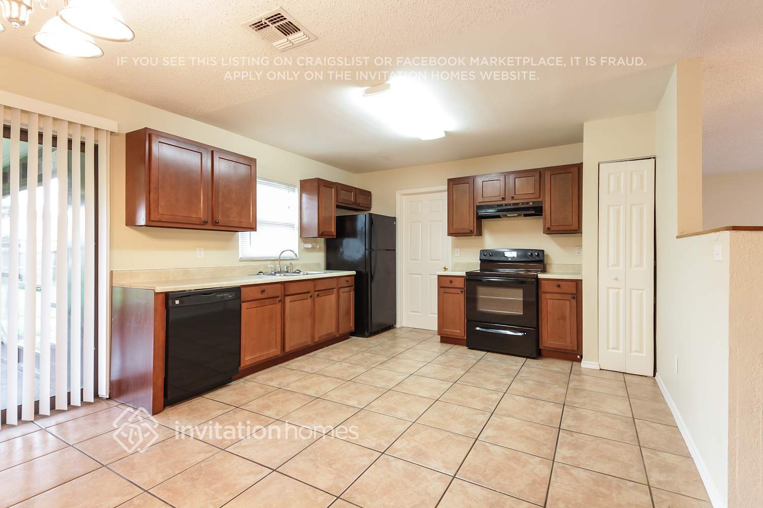 Building Photo - 634 Marot St