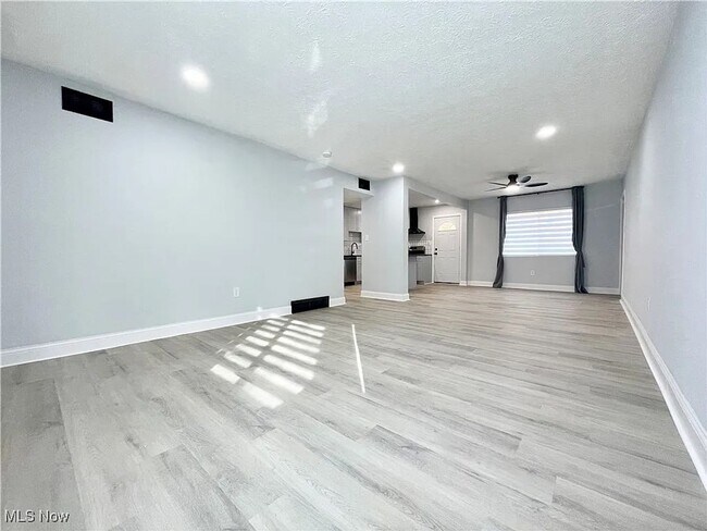 Building Photo - Charming Euclid Home in Quiet Residential Neighborhood