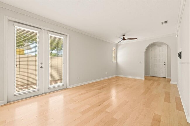 Building Photo - 113 S Melville Ave