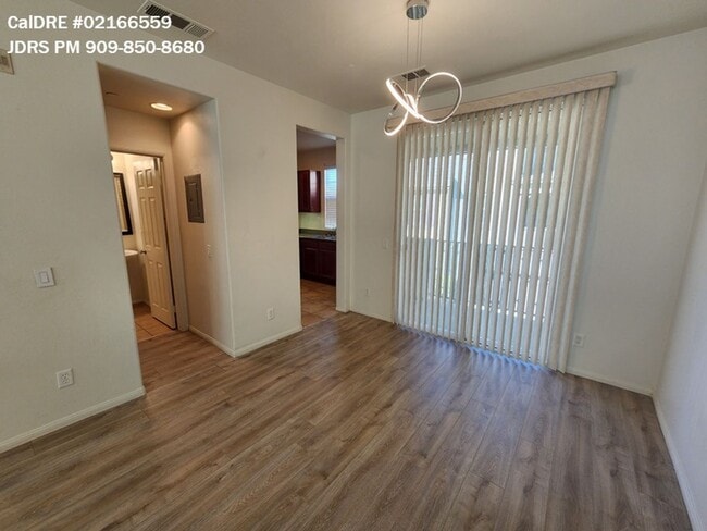 Building Photo - Chino 1 Bedroom Townhouse