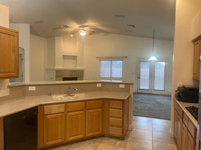 Building Photo - 6228 Farica St