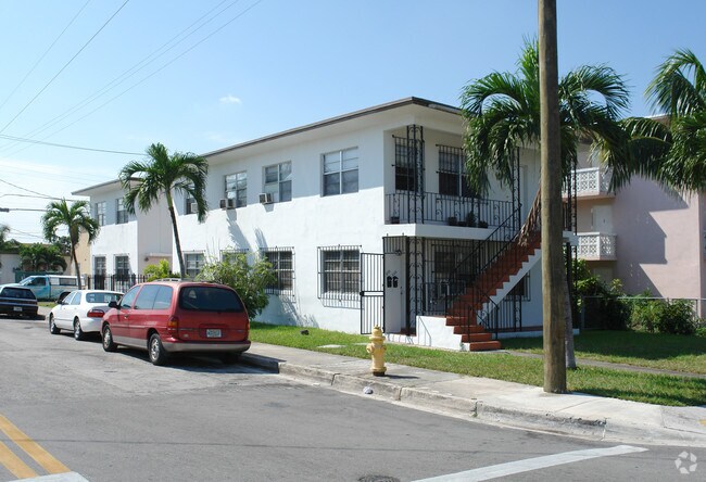 Building Photo - 2102 SW 1st St