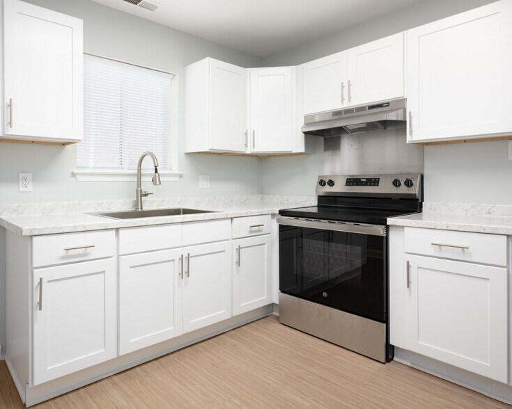 Building Photo - 2560 La Deara Crest Ln