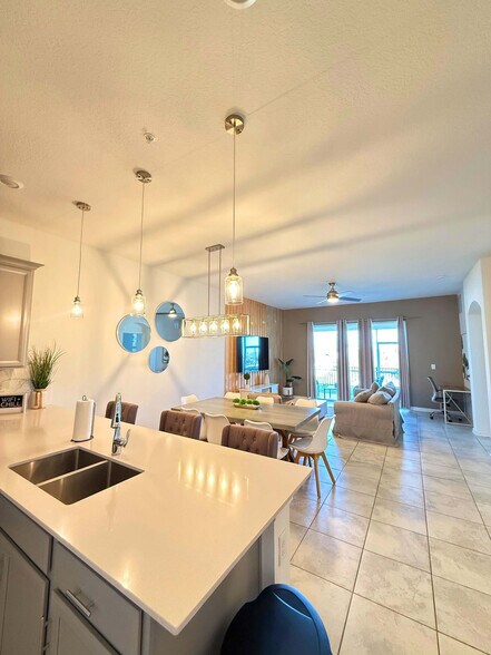 Building Photo - 1083 Splash Shot Pl