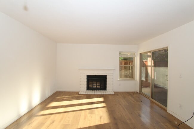 Building Photo - 5176 Makati Cir