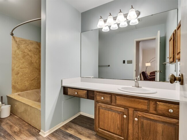 Building Photo - 921 Marine Dr