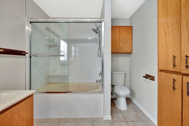 Building Photo - Beachside Bliss in Hobe Sound – Move-In Ready with Room to Roam!