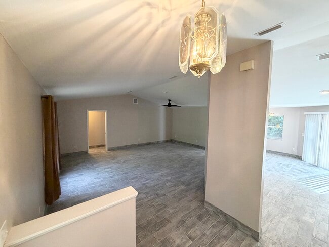 Building Photo - 64 Welling Ln