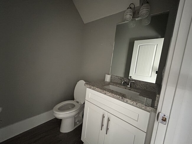 Building Photo - 222 Jasmine Row