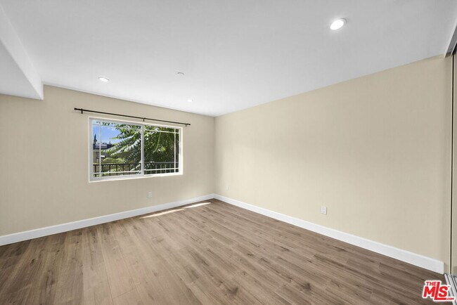 Building Photo - 5315 Bellingham Ave