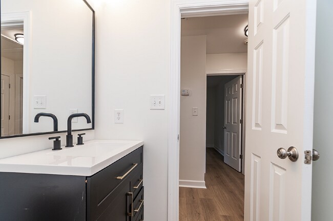 Building Photo - Charming & Spacious 3-Bed Townhouse with 2.5 Baths on Stadium Drive in Wake Forest!