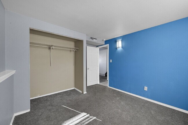 Building Photo - $1,900.00, 3-bed, 2-bath located in Colora...