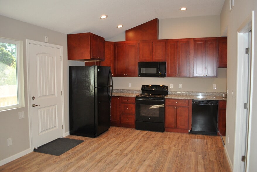 Building Photo - 21391 Locust St