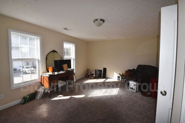 Building Photo - 3071 Candlelight Dr