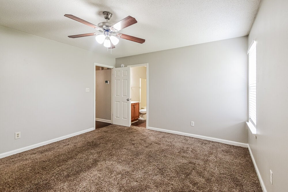 Building Photo - 4506 Shadow Hollow Dr