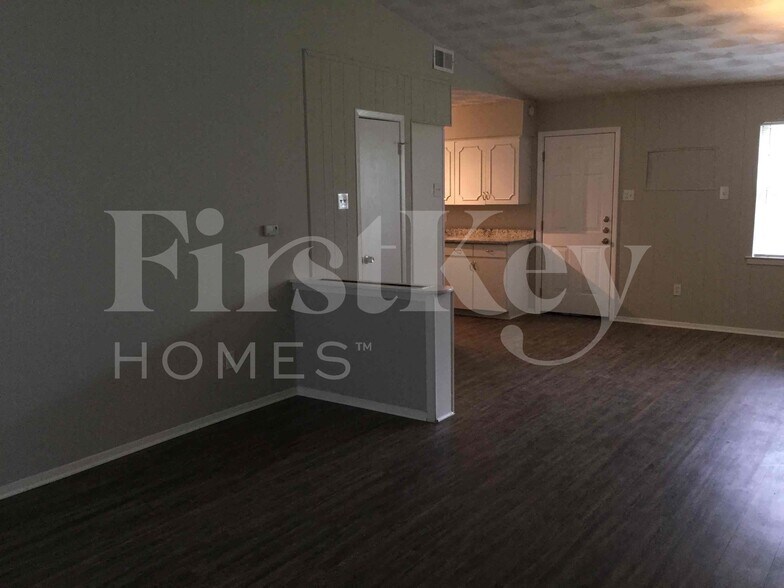 Building Photo - 6318 Songwood Dr