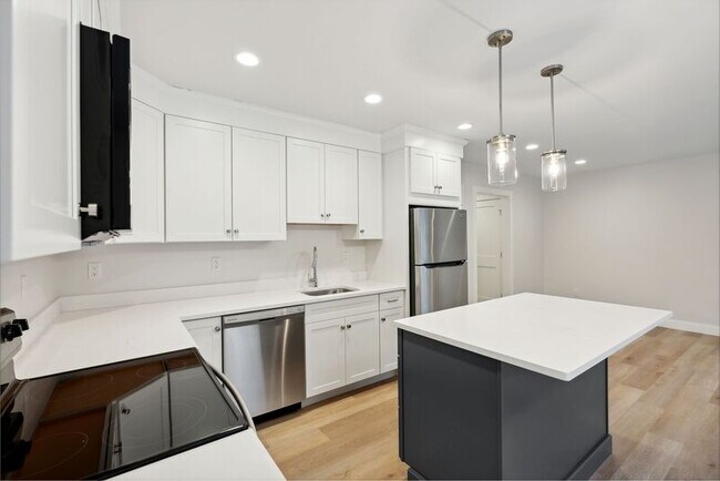 Building Photo - 24 Foliage Way