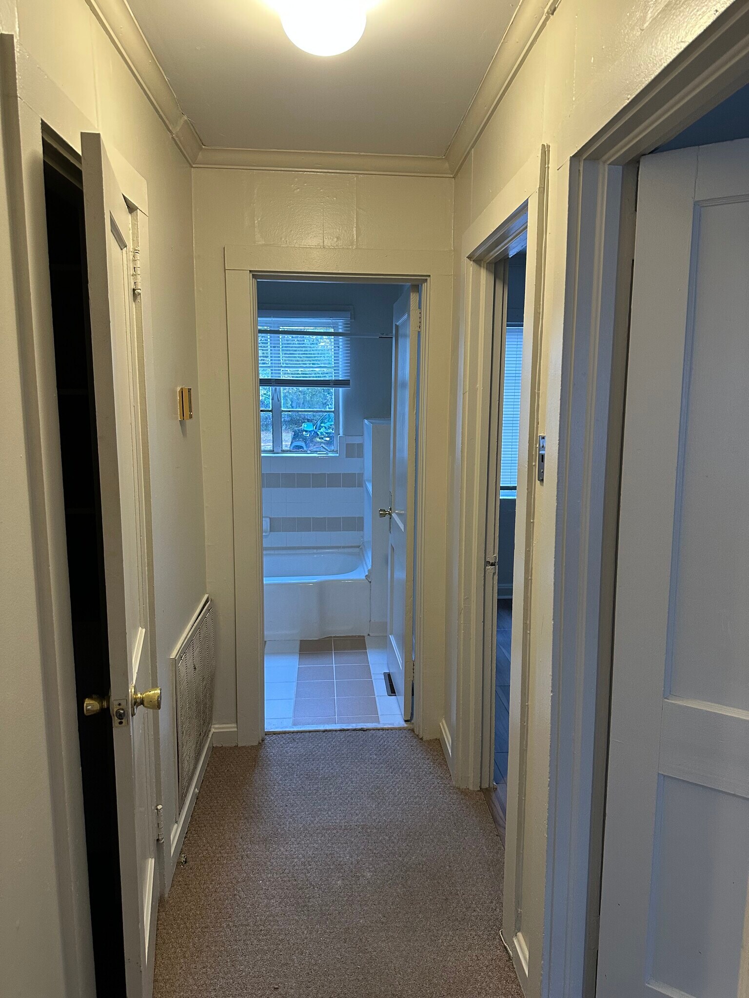 Building Photo - 402 W 22nd Street