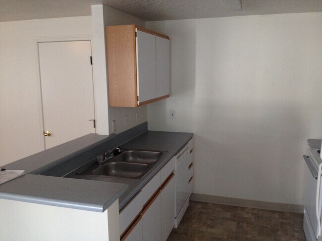 Building Photo - 2220 S Amy Ave