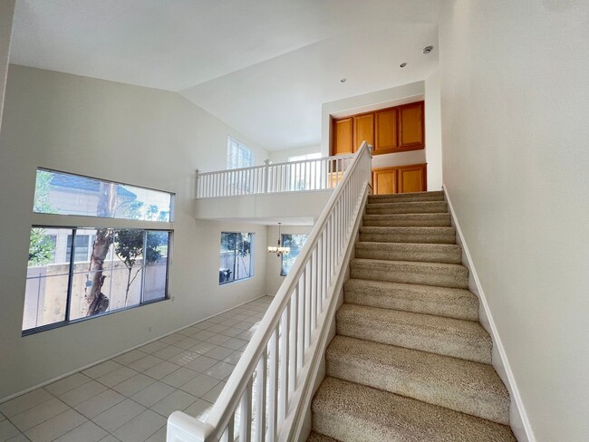 Building Photo - Charming Tustin Ranch Home in Gated Commun...