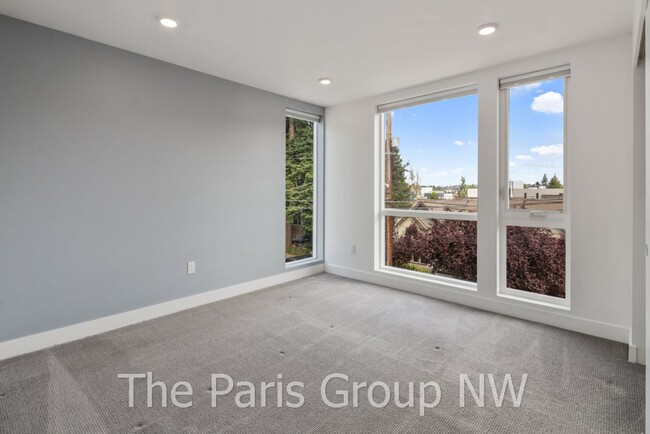 Building Photo - Modern 2BR Columbia City/Hillman City Town...