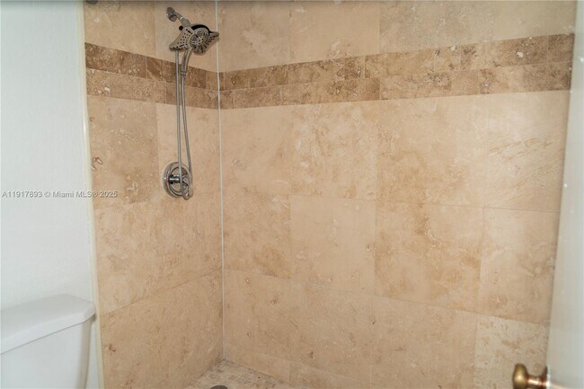 Building Photo - 105 Lake Emerald Dr