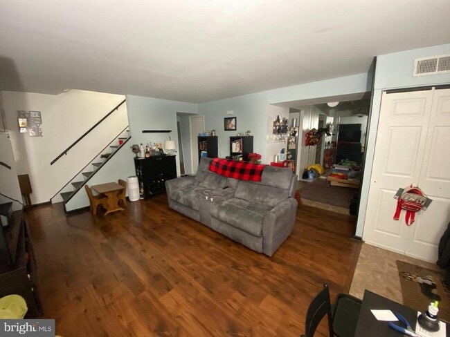 Building Photo - 3850 Woodhaven Rd