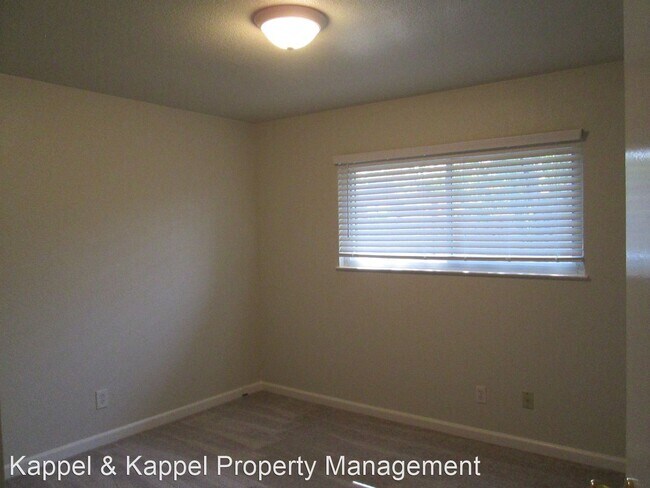 Building Photo - 3 br, 2 bath House - 215 Begonia Boulevard