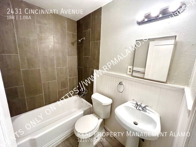 Building Photo - ** Application received** Convenient 1 Bed...
