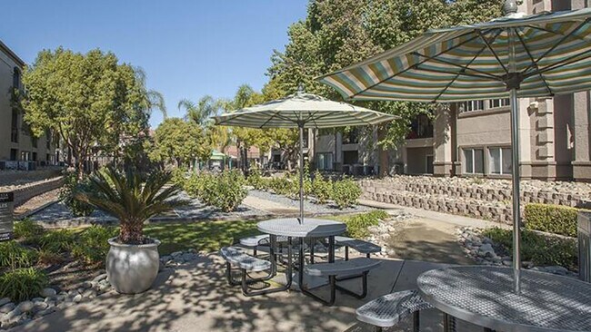 Building Photo - 6810 Di Lusso Dr