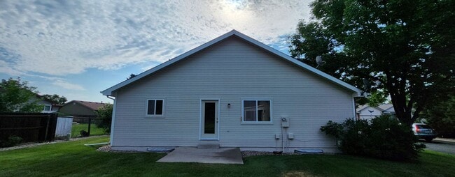 Building Photo - Spacious Single-Family Home with Vaulted C...