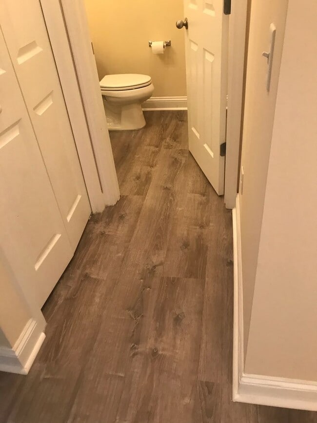 Building Photo - 323 Laurel Oak Ln