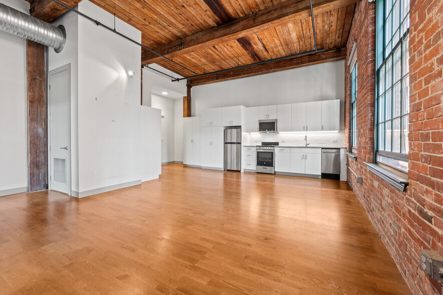 Building Photo - 100 Allyn St