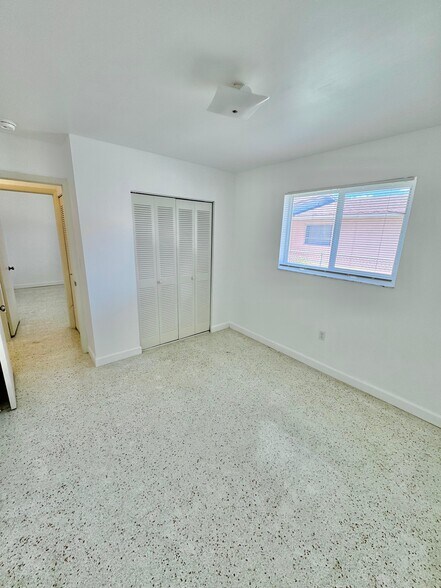 Building Photo - 627 W 17th St