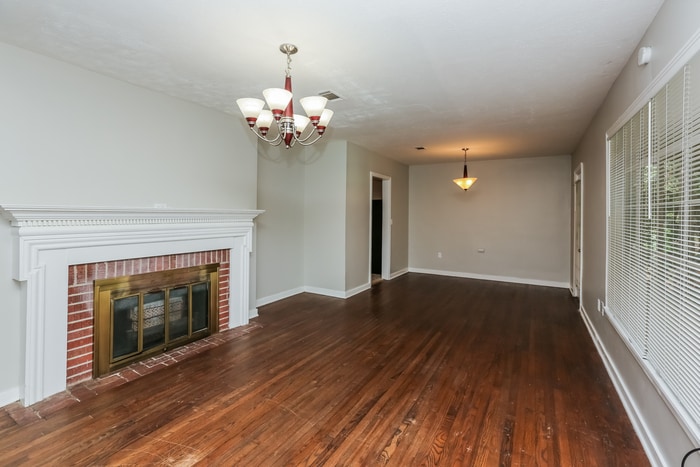 Building Photo - 216 Cedarhurst Dr