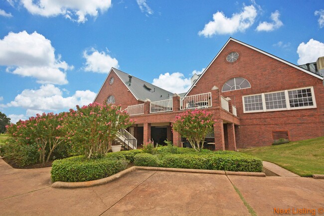 Building Photo - 7902 Silent Forest Dr