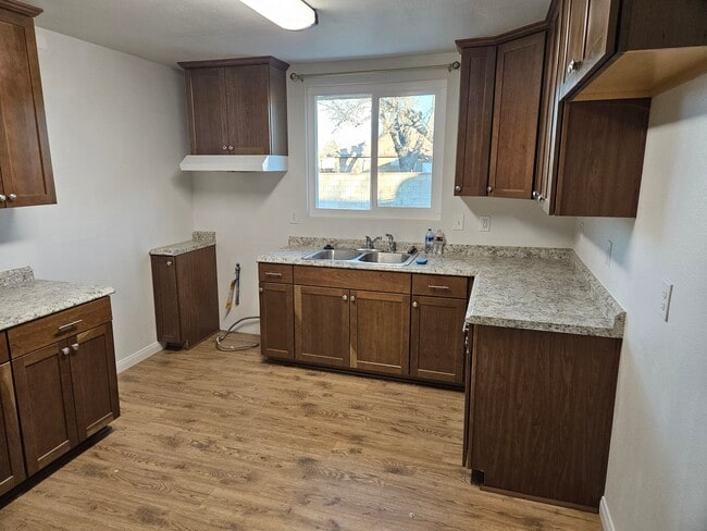 Building Photo - 45442-45412 12 St E