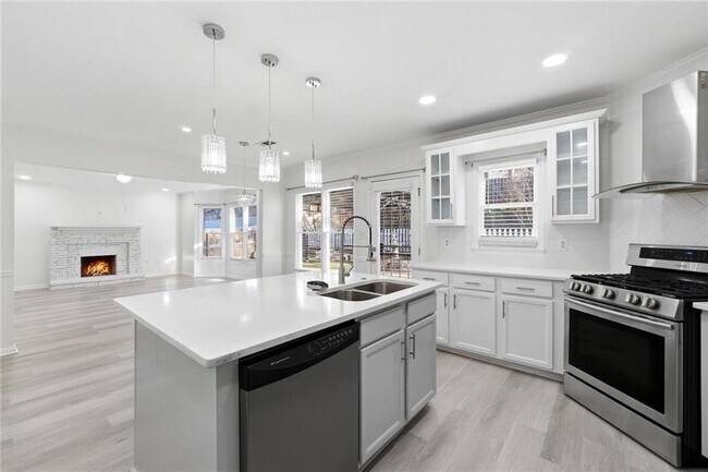 Building Photo - 1150 River Overlook Dr NW