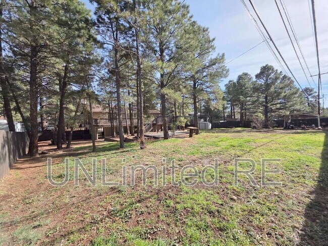 Building Photo - 2589 N Oakmont Dr