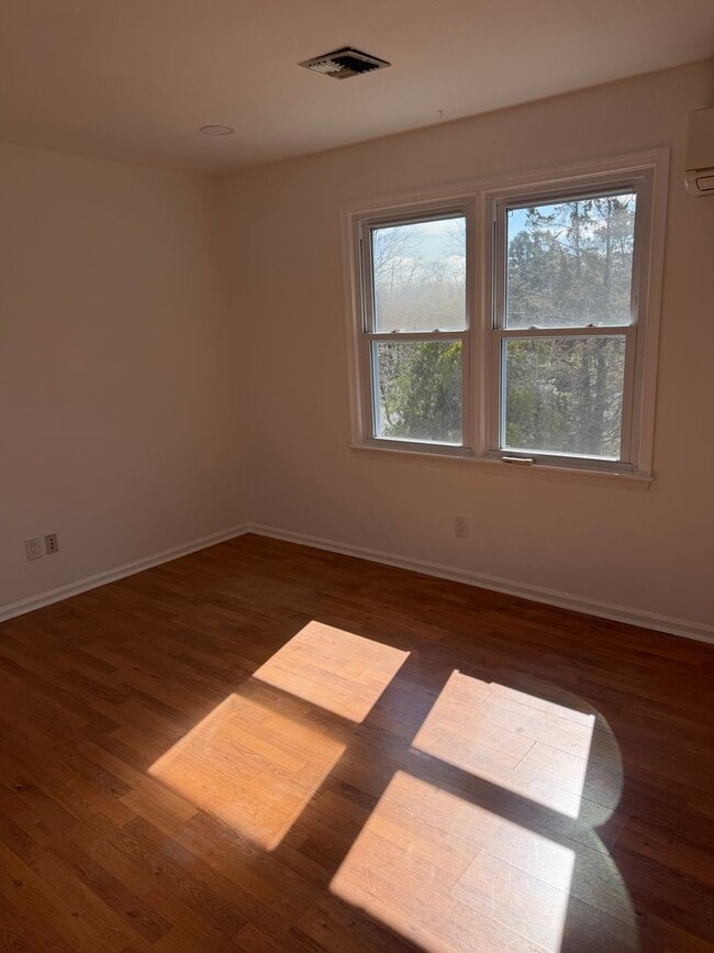 Building Photo - Charming 4-Bedroom, 1.5 Baths Home in Prime Absecon Location