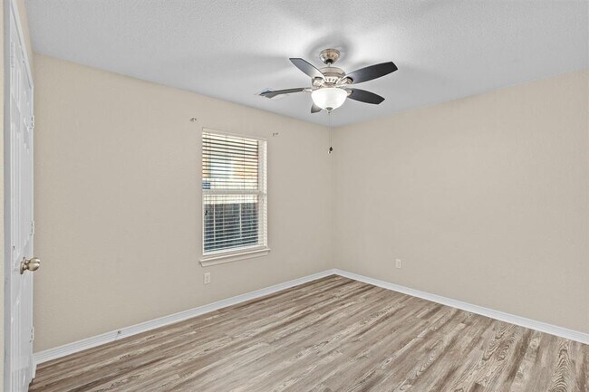 Building Photo - 318 Pond View Pass