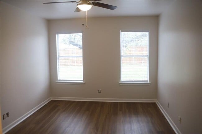 Building Photo - 830 Lone Star Dr