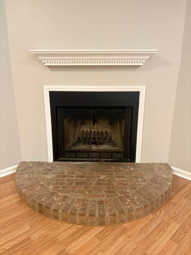 Building Photo - Quiet South Charlotte Townhome with Easy Uptown & Airport Access