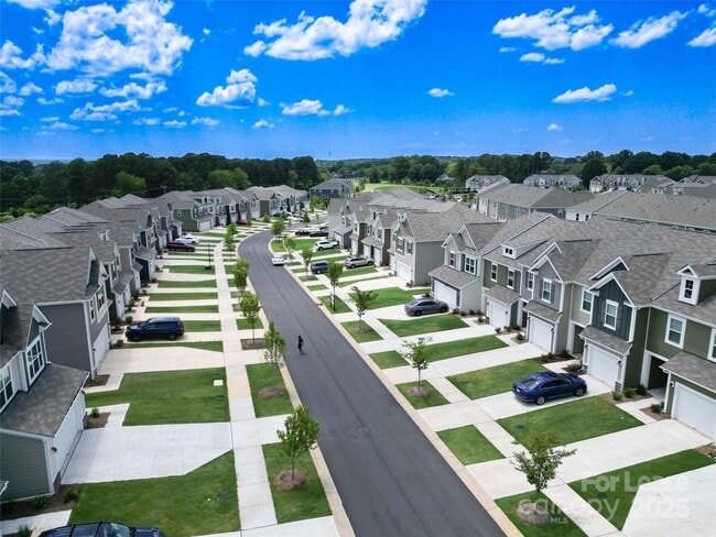 Building Photo - 2744 Yeager Dr NW