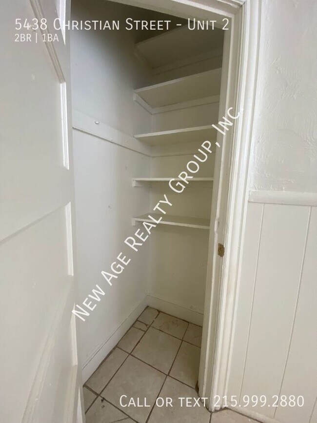 Building Photo - Nice size apartment near Christy Park!