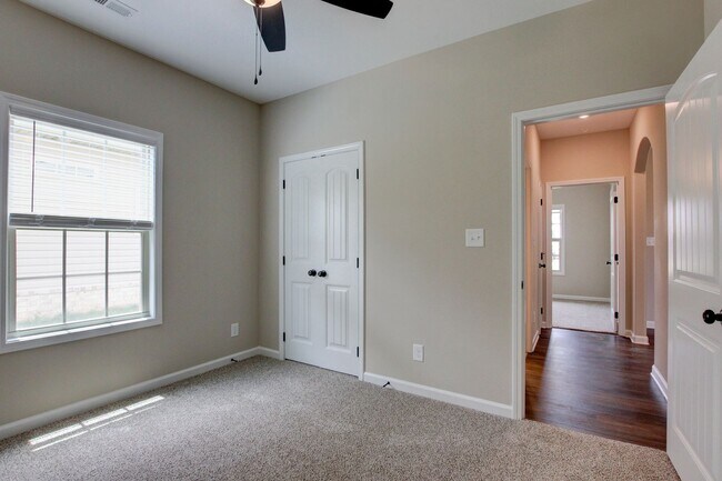 Building Photo - 2547 Rafiki Dr