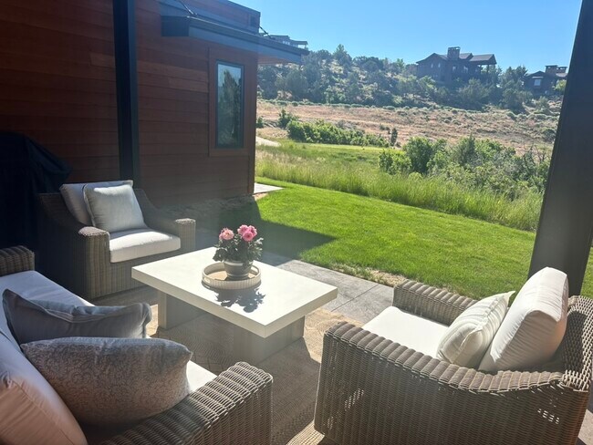 Building Photo - 364 Red Ledges Village Way